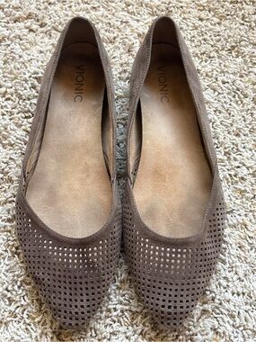 Vionic Posey Perforated Flats Sz 10 Taupe